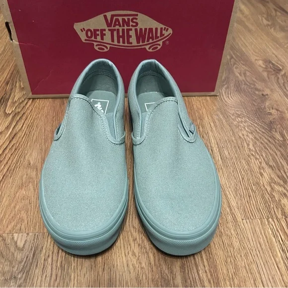VANS off the wall green slip on shoes sneakers women’s 8 new
